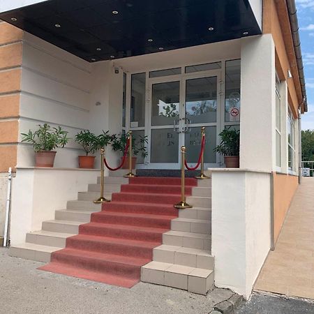 Only 15 Minutes To City Center, Free Secure Parking Budapest Exterior photo